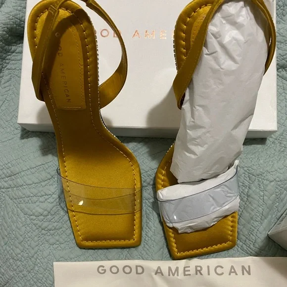 GOOD AMERICAN Crystal crush lucite sandal in ๐ lemonade ๐ - Picture 1 of 7